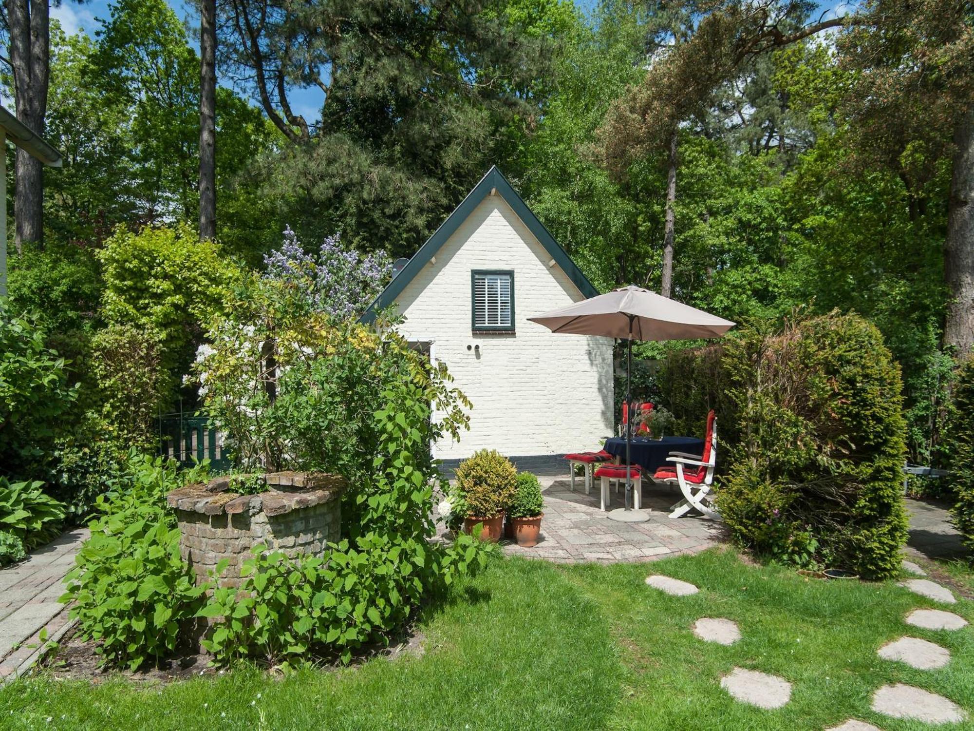 Pleasing Holiday Home In Schoorl With Patio Экстерьер фото