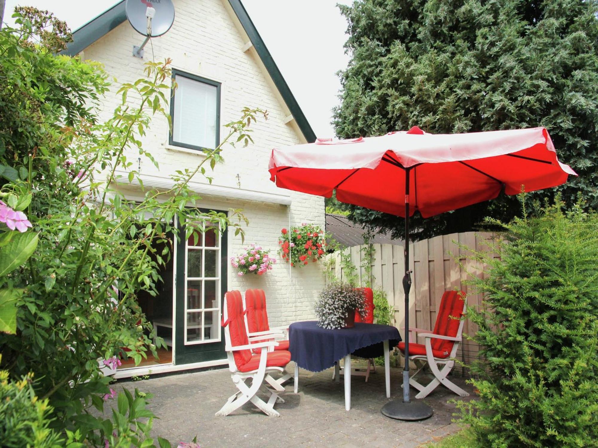 Pleasing Holiday Home In Schoorl With Patio Экстерьер фото
